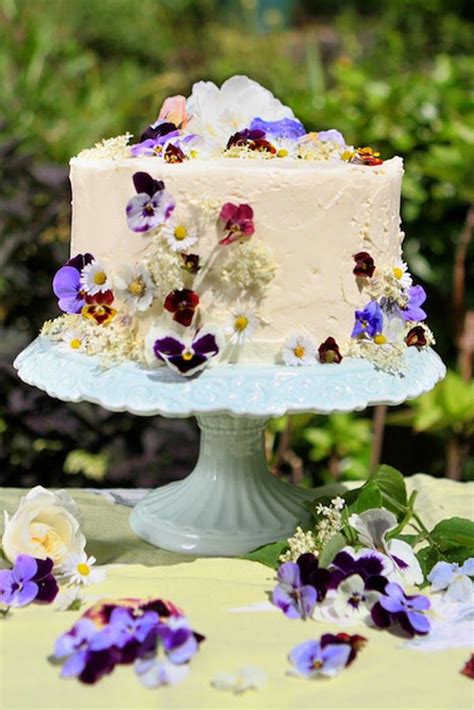 real edible flowers for cakes.